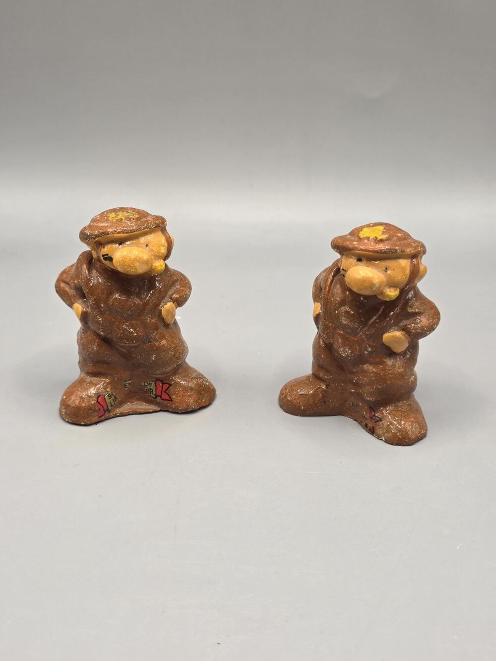 Vintage 1940s Camp Robinson AR WWII Soldier Salt Pepper Shakers Syroco Wood